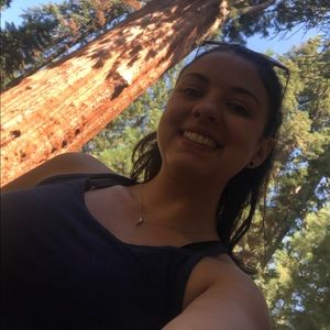 Meet your Posher, Leticia